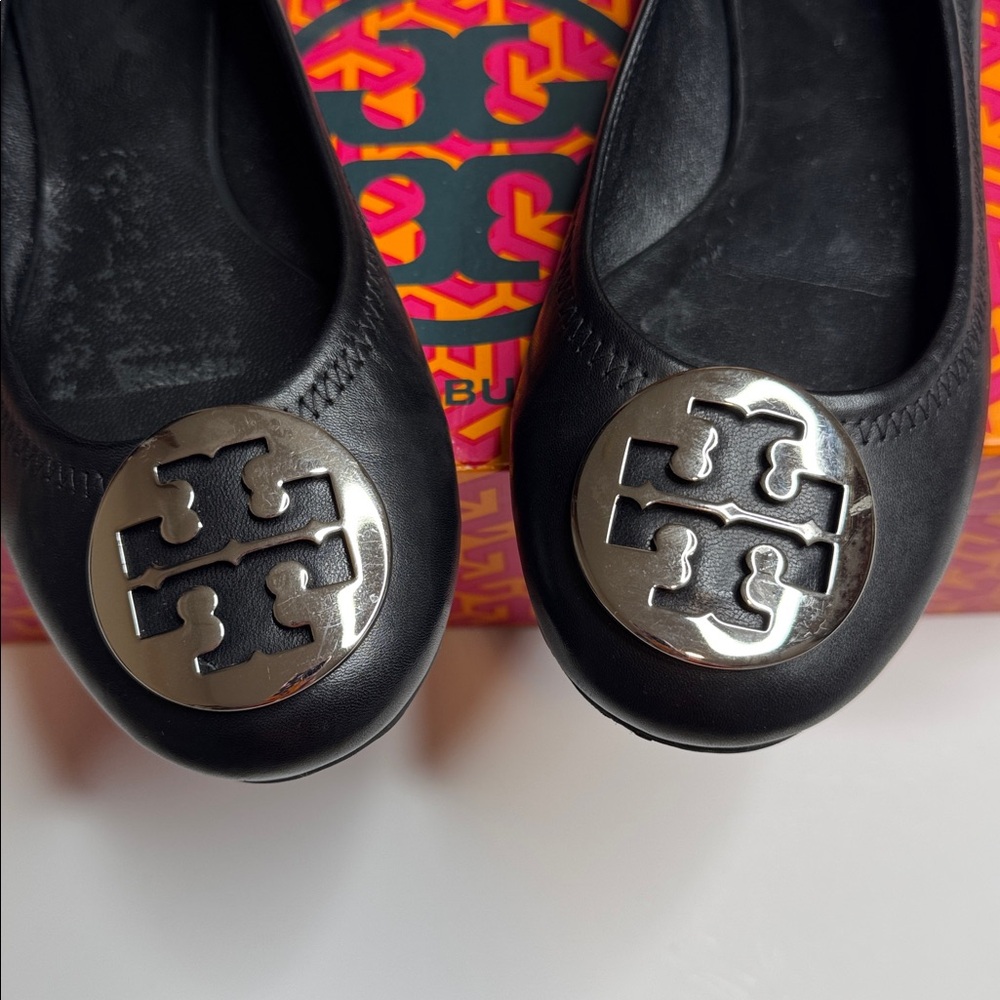 Tory Burch classic Reva ballet flat with silver logo - Picture 8 of 9